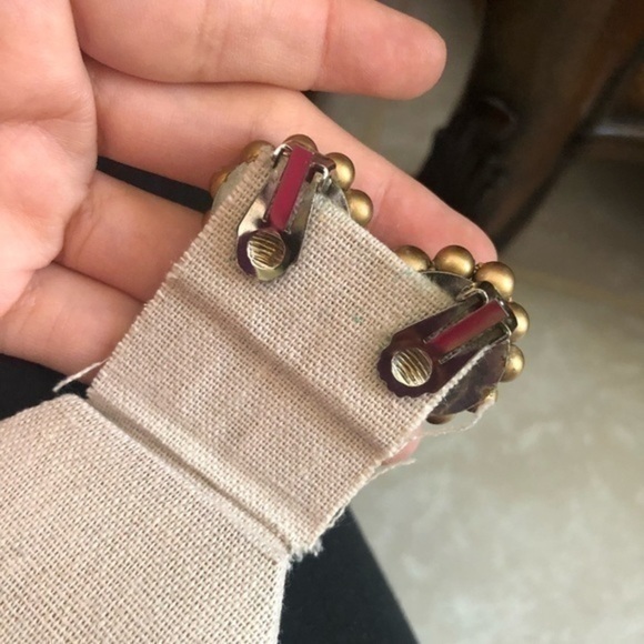 Vintage Clip On Earrings - Picture 4 of 5